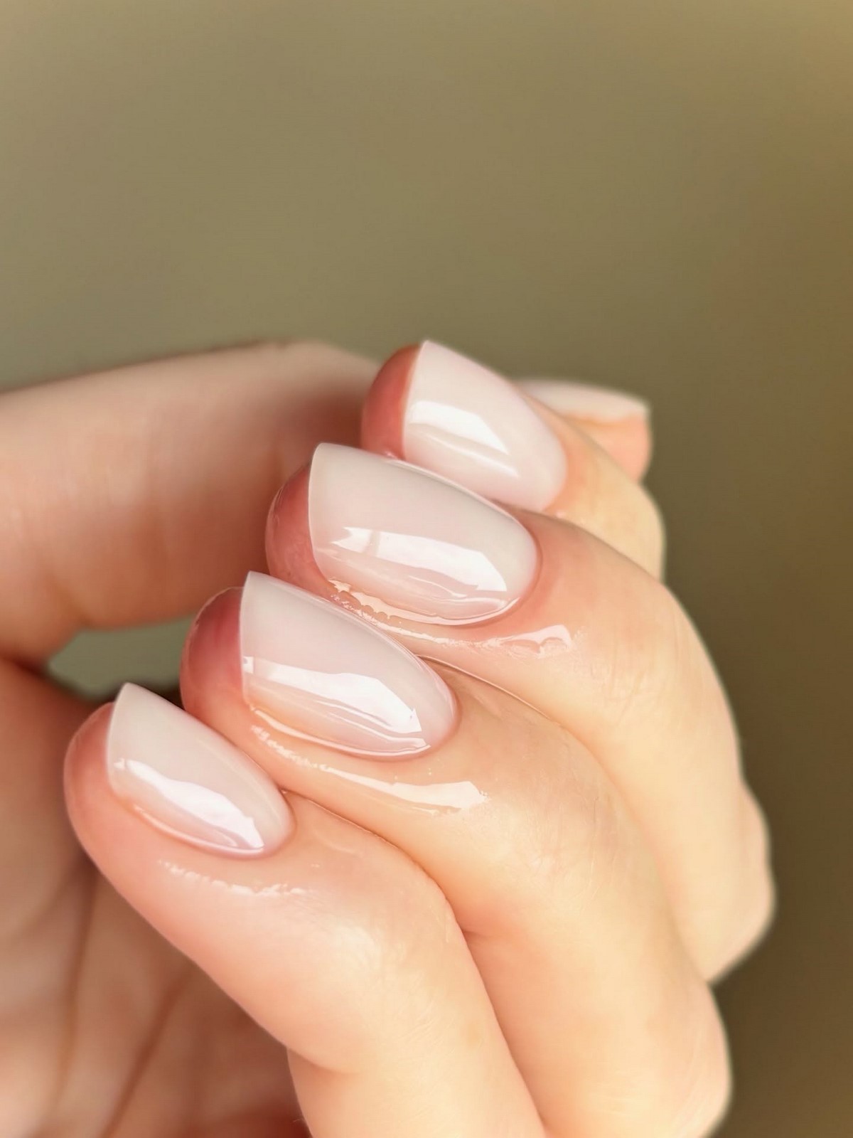 Овальні нігті у 2026 році: м’яка форма замість гострої