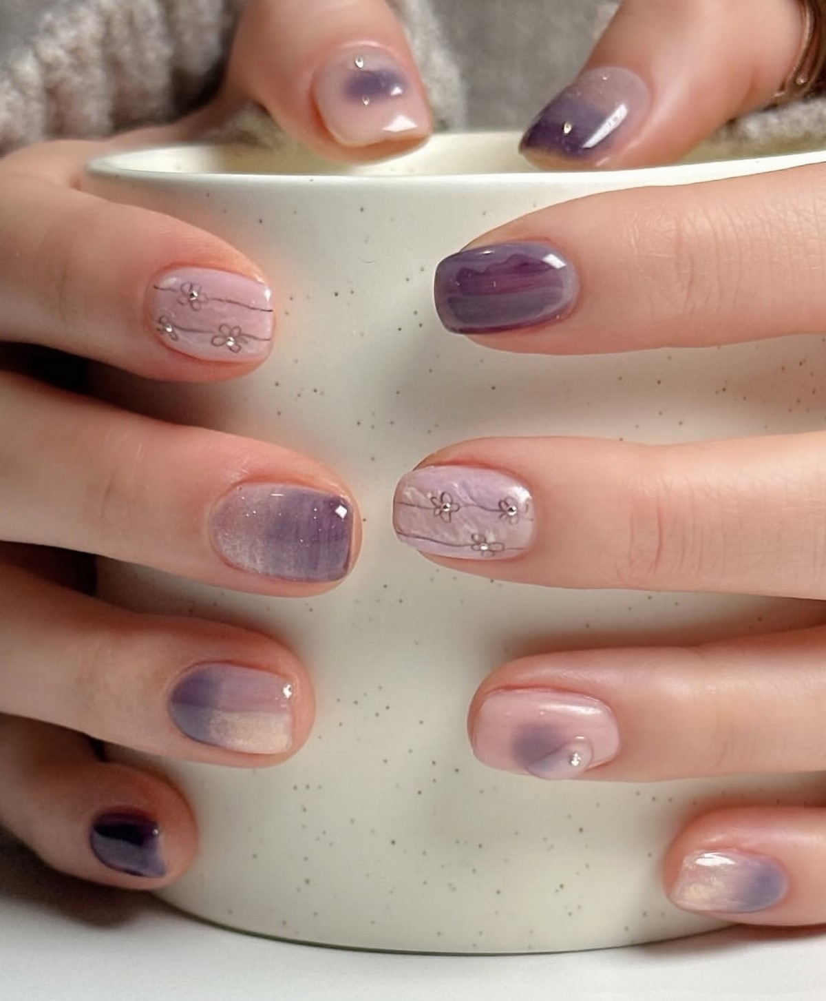 Ліловий манікюр замість молочного: новий відтінок весни 2026