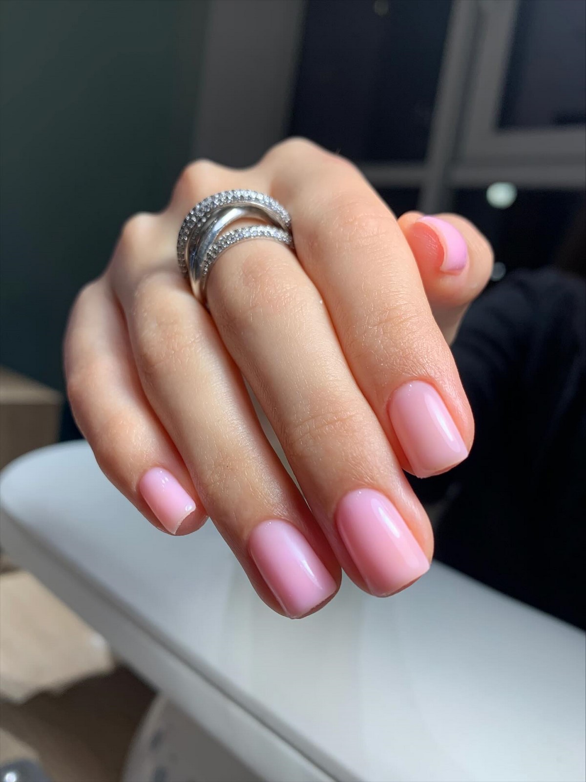 Нюд відходить: які кольори манікюру обирають у 2026 році