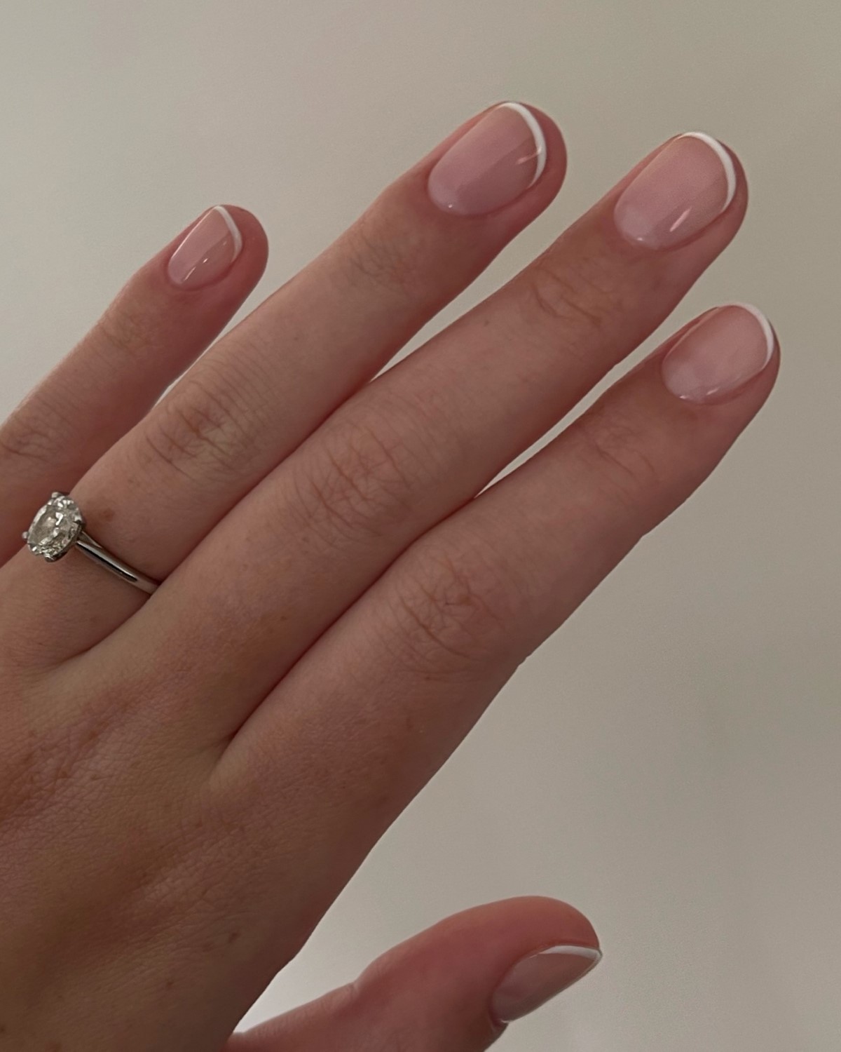 Френч змінився: тонка лінія замість класичного краю