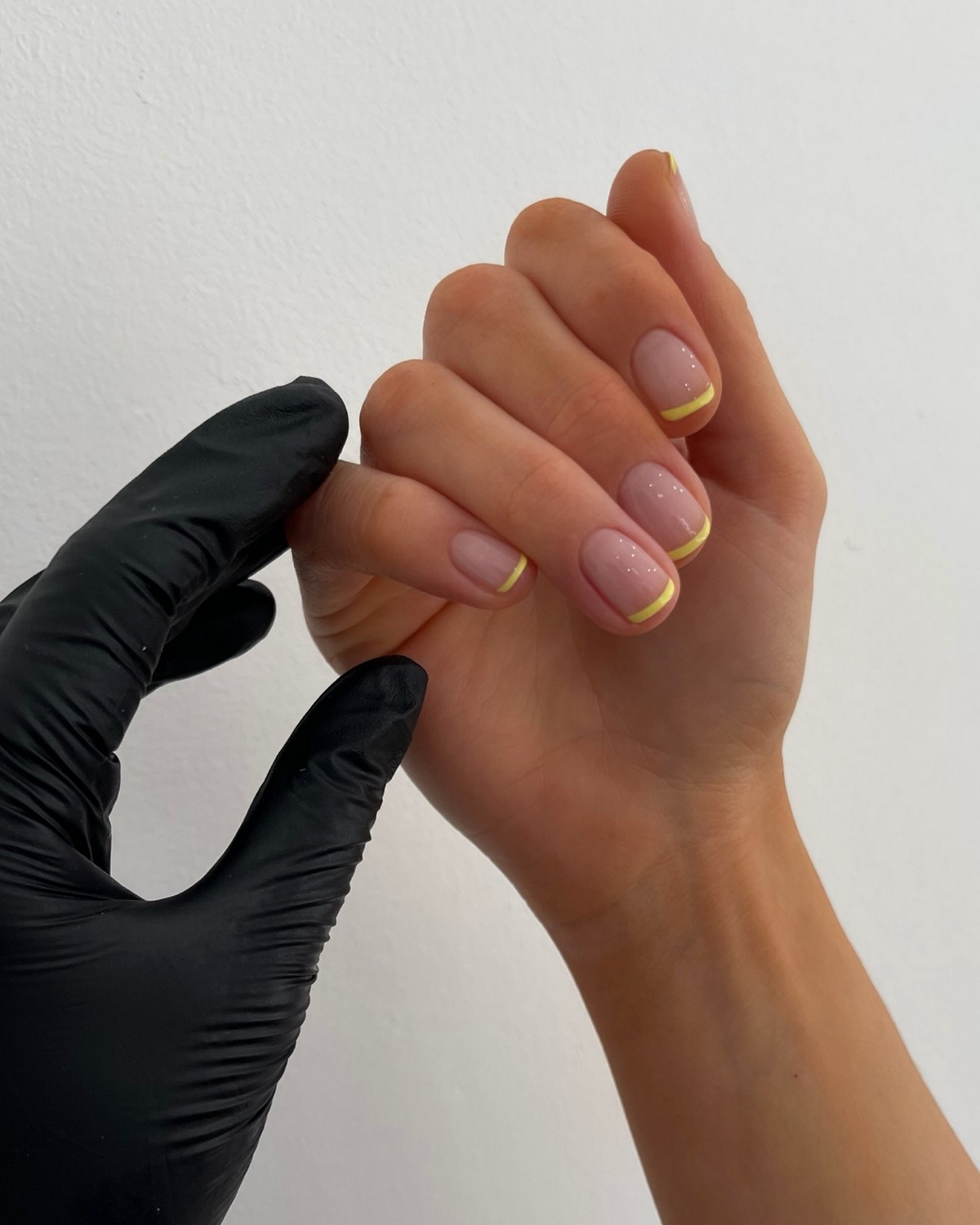 Френч змінився: тонка лінія замість класичного краю