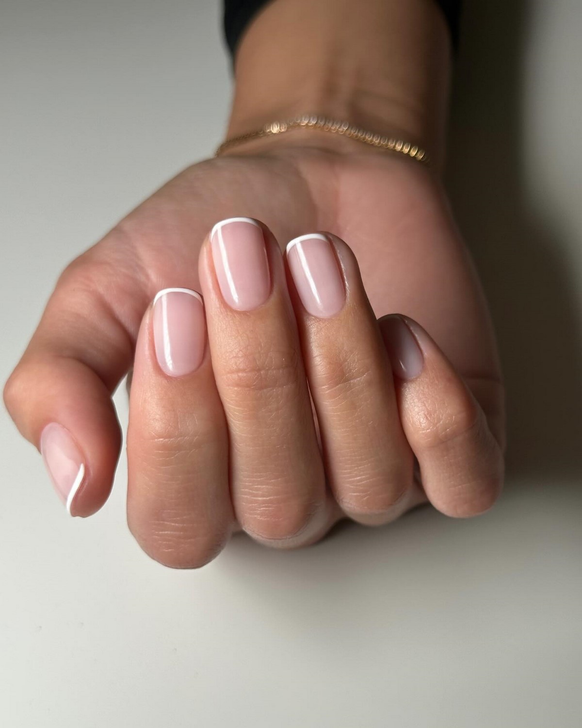 Френч змінився: тонка лінія замість класичного краю