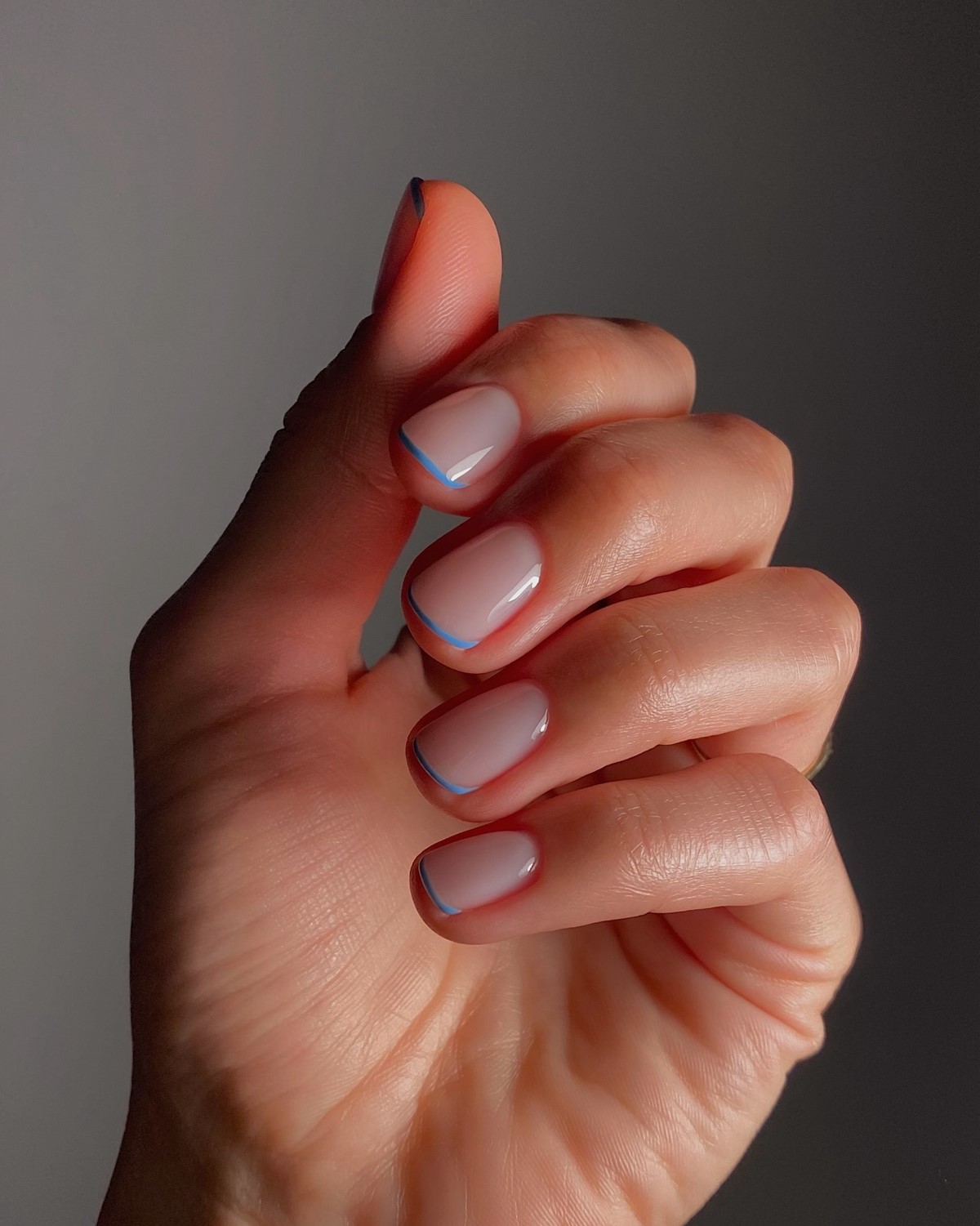 Френч змінився: тонка лінія замість класичного краю