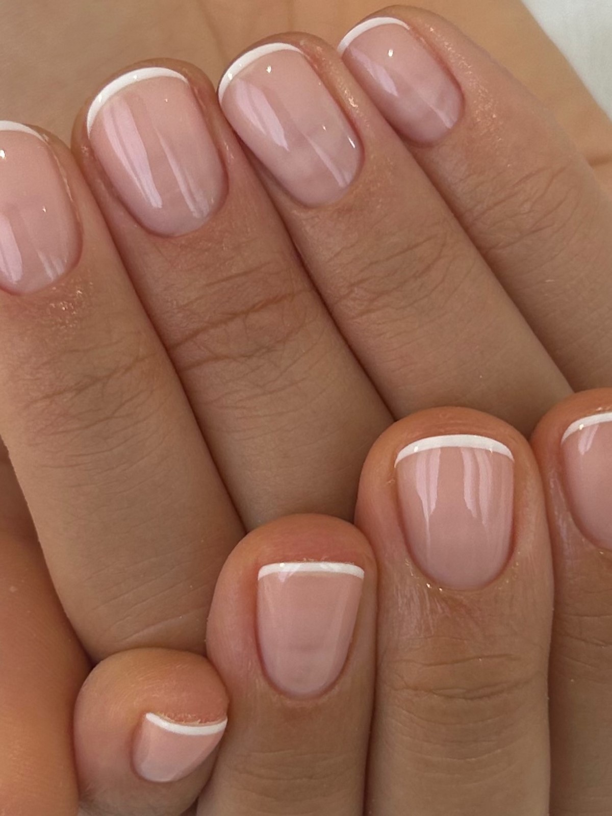 Френч змінився: тонка лінія замість класичного краю