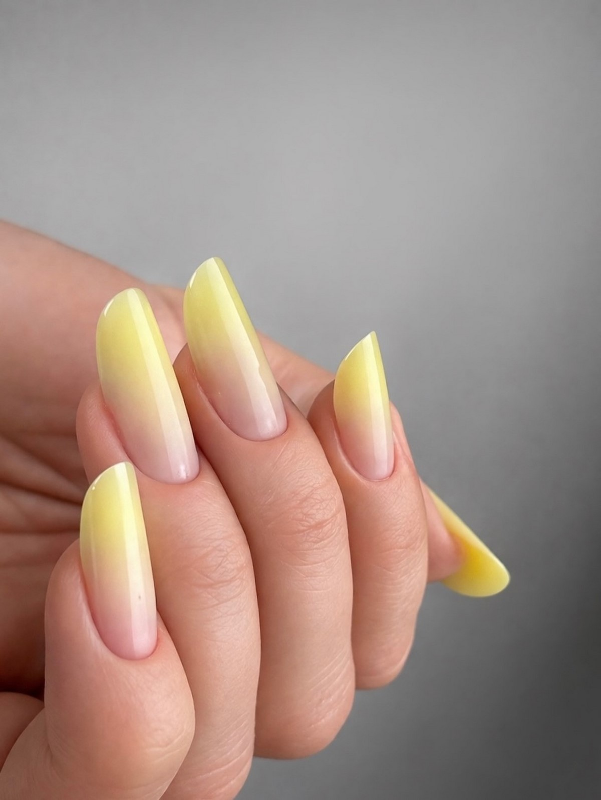 Манікюр з м’яким переходом кольору: новий вигляд у 2026 році