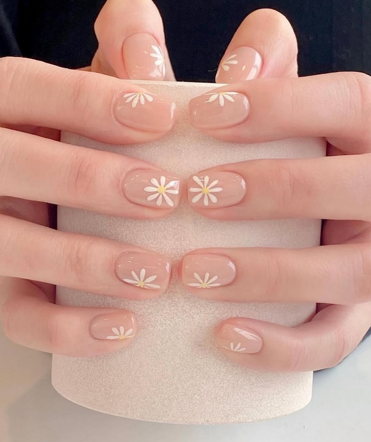 Манікюр без різкого відростання: що обирають у 2026 році