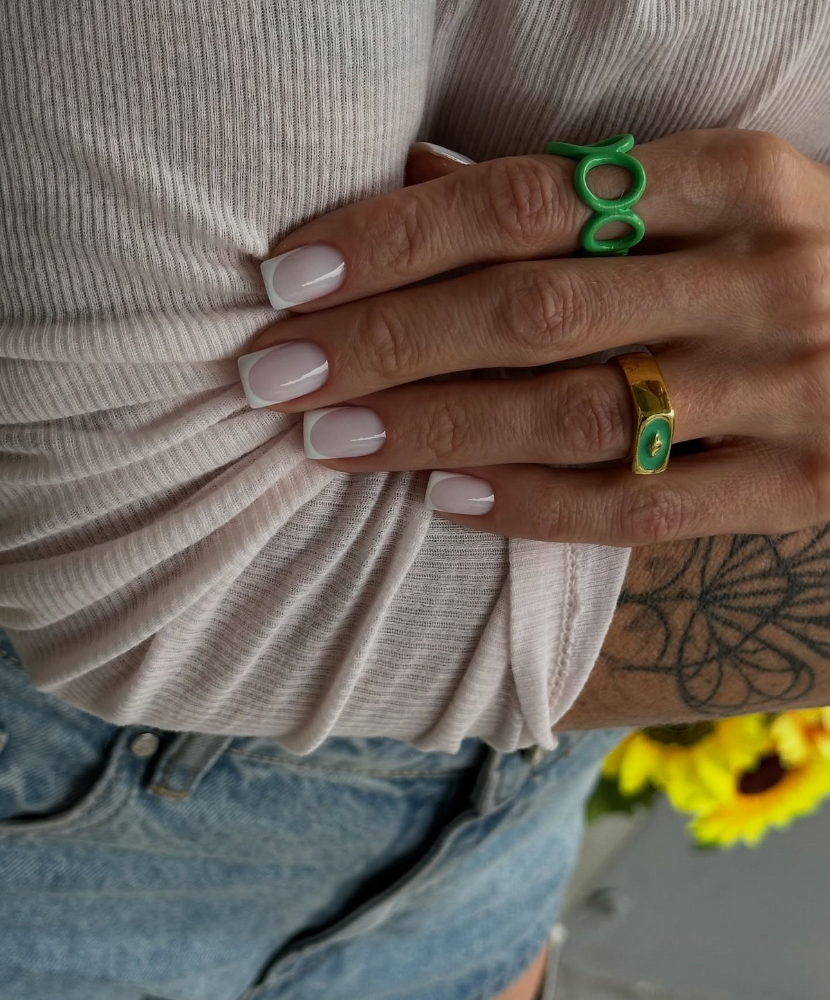 Манікюр квітня: колір, який витісняє беж і виглядає дорожче