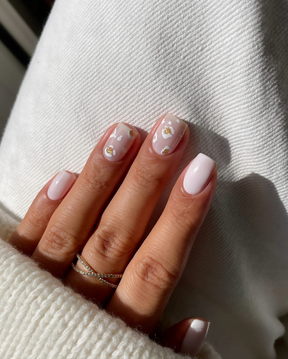 Манікюр квітня: колір, який витісняє беж і виглядає дорожче