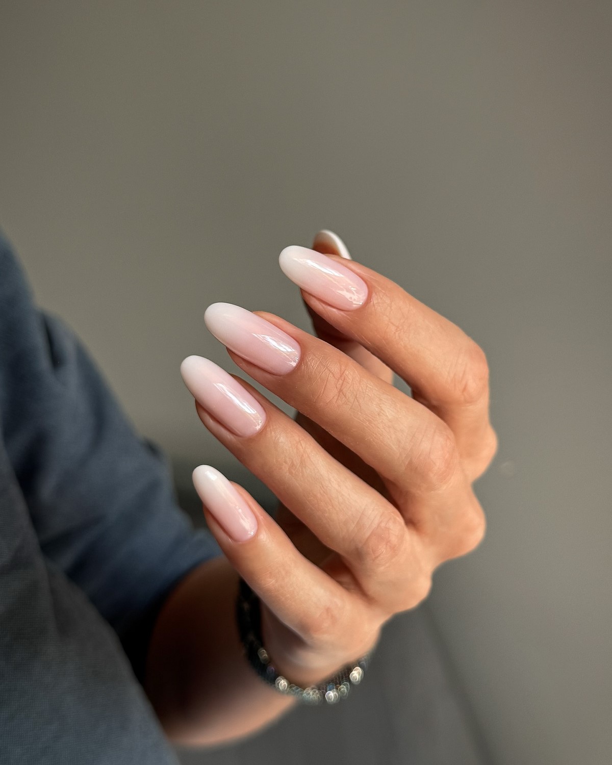 Манікюр квітня: колір, який витісняє беж і виглядає дорожче