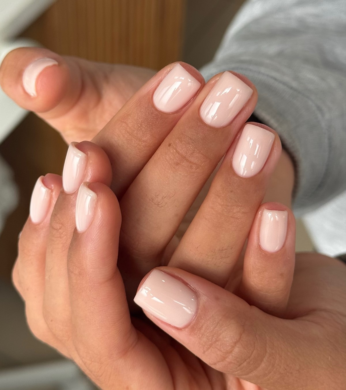 Манікюр квітня: колір, який витісняє беж і виглядає дорожче