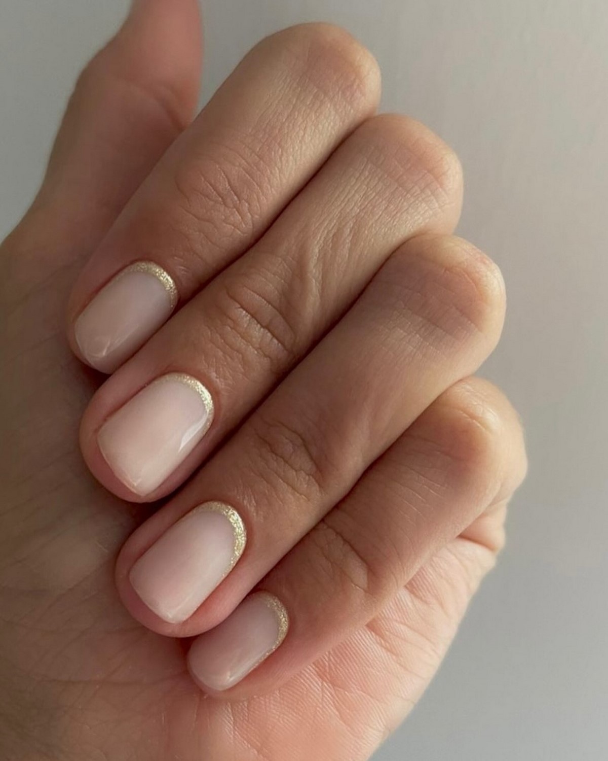 Манікюр квітня: колір, який витісняє беж і виглядає дорожче