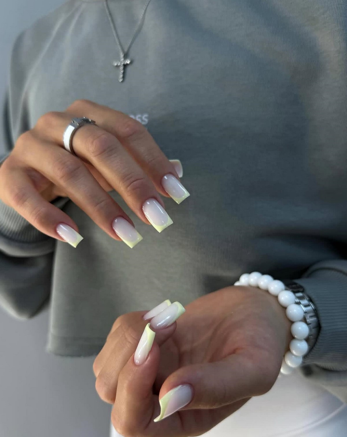 Манікюр, який робить руки молодшими: головний ефект сезону