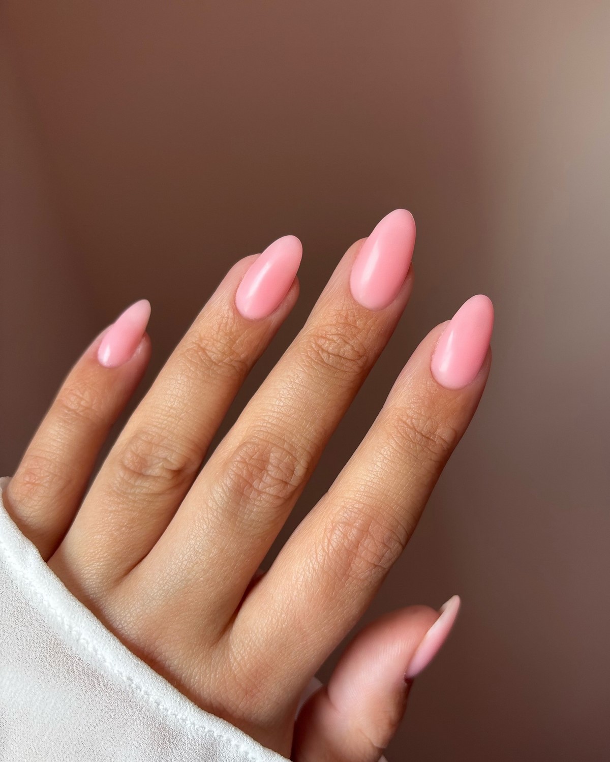 Манікюр, який робить руки молодшими: головний ефект сезону