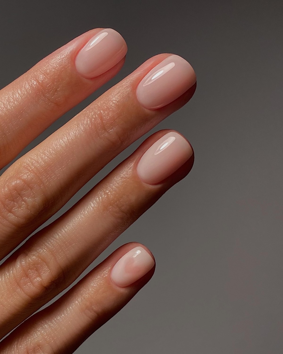 Манікюр, який робить руки молодшими: головний ефект сезону