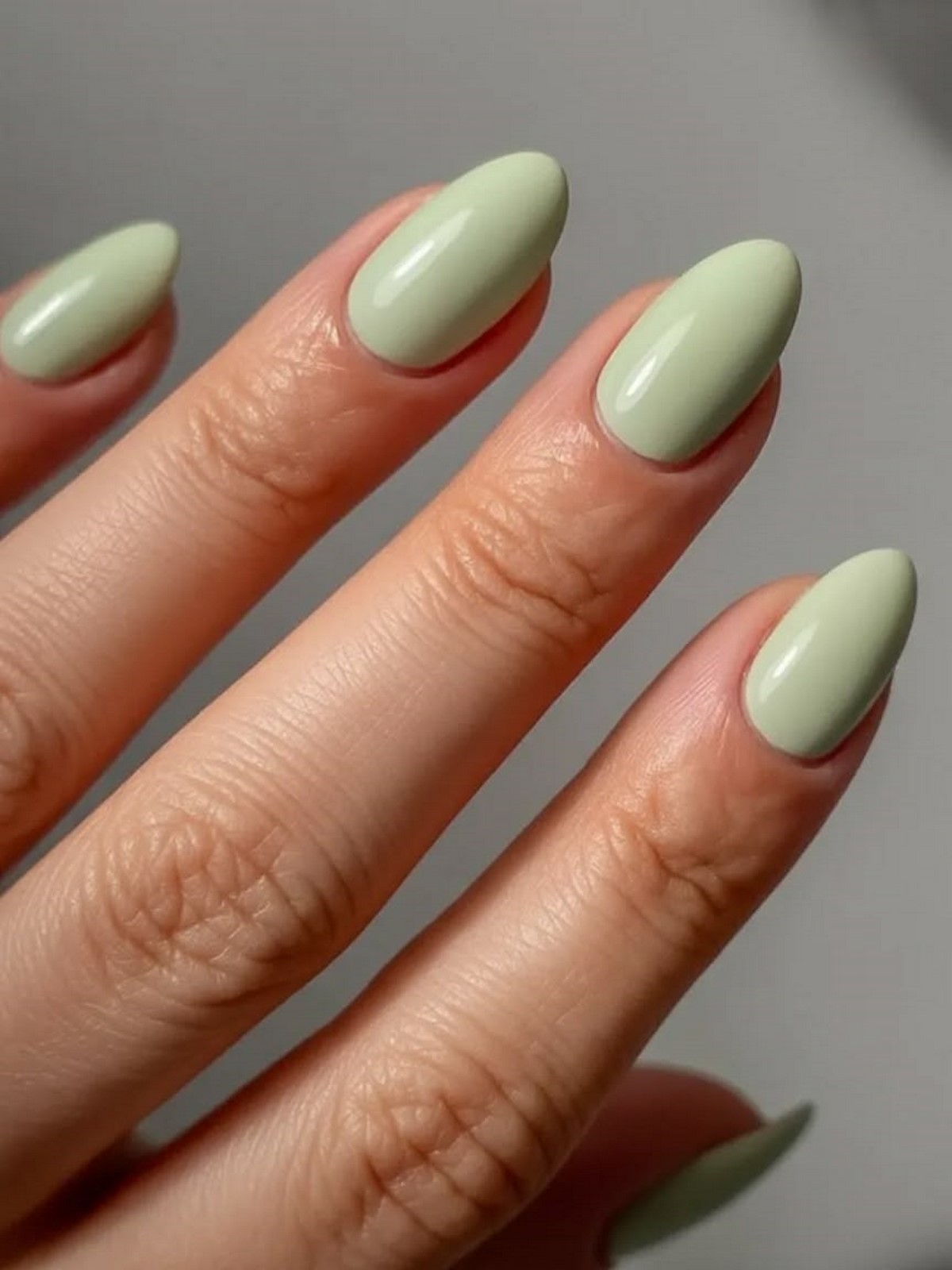Матча-манікюр 2026: зелений відтінок замість нюду