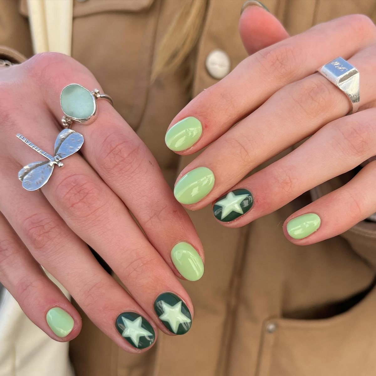 Матча-манікюр 2026: зелений відтінок замість нюду