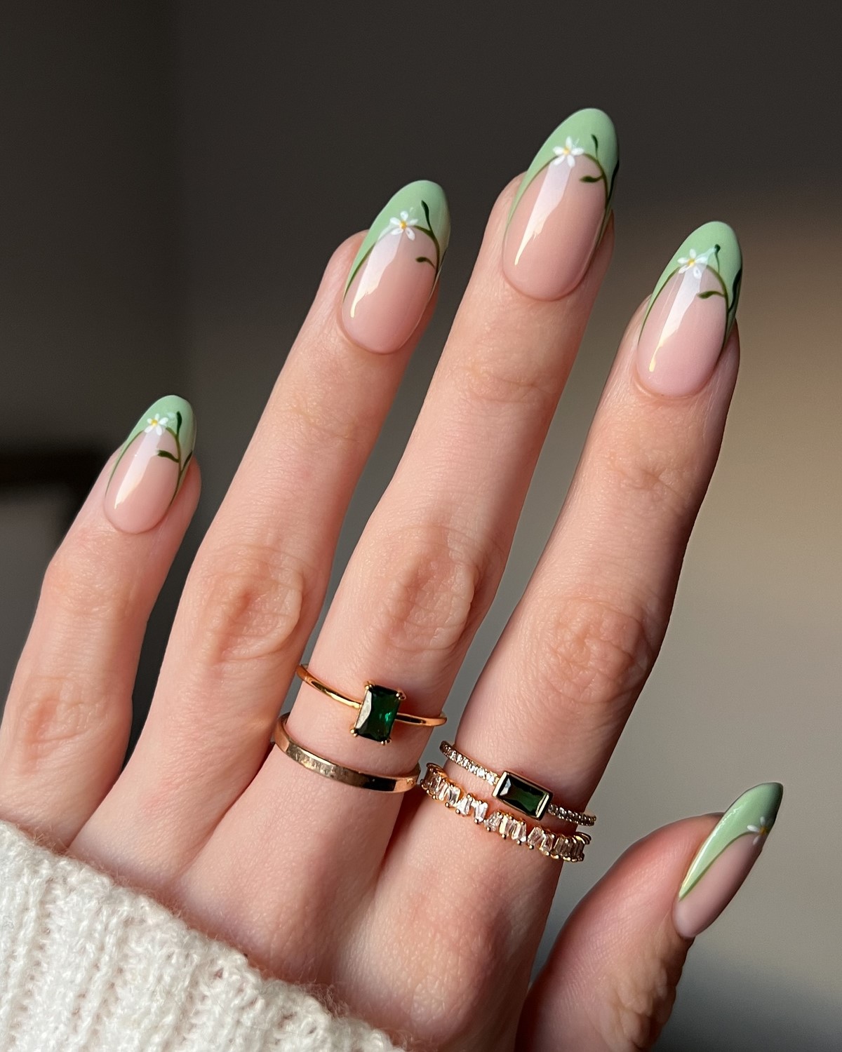 Матча-манікюр 2026: зелений відтінок замість нюду