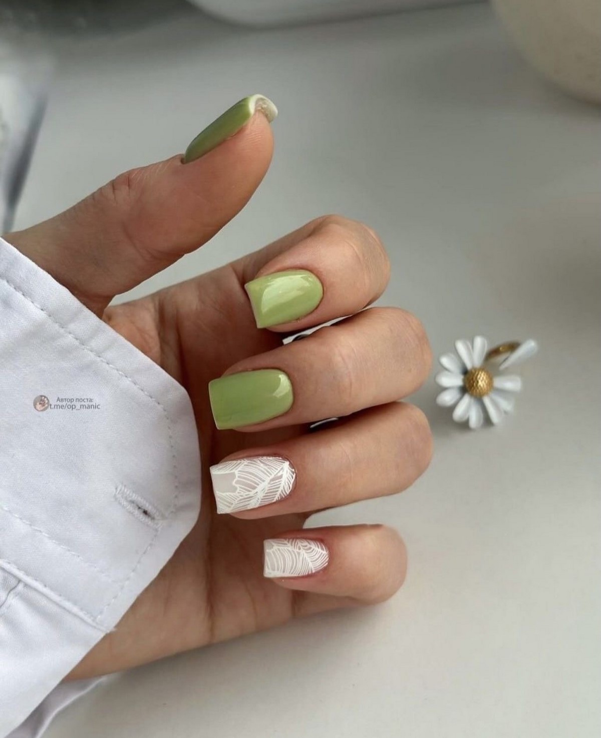 Матча-манікюр 2026: зелений відтінок замість нюду