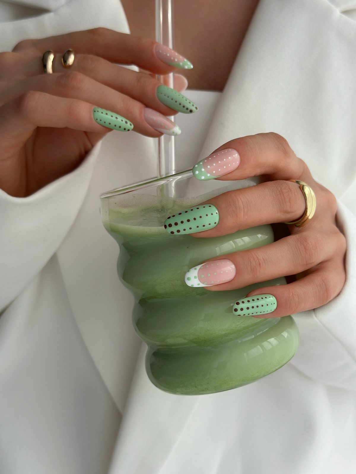 Матча-манікюр 2026: зелений відтінок замість нюду