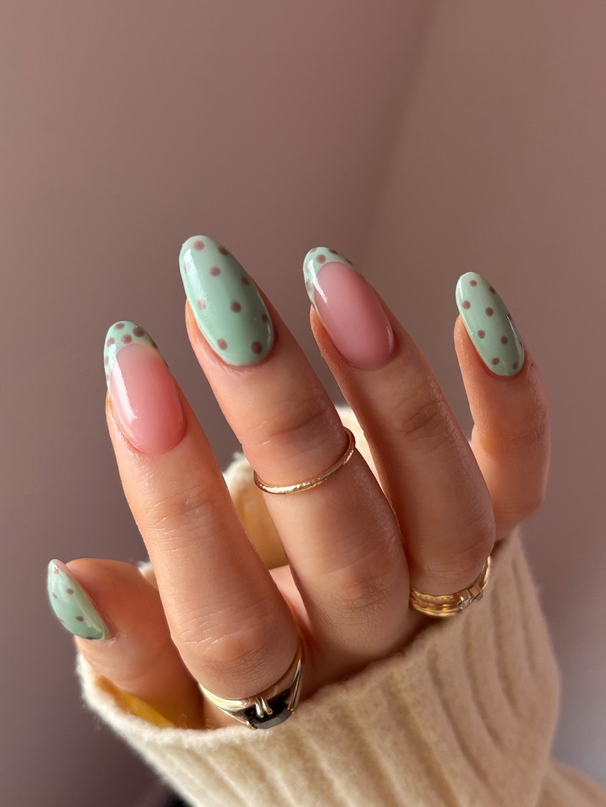 Матча-манікюр 2026: зелений відтінок замість нюду