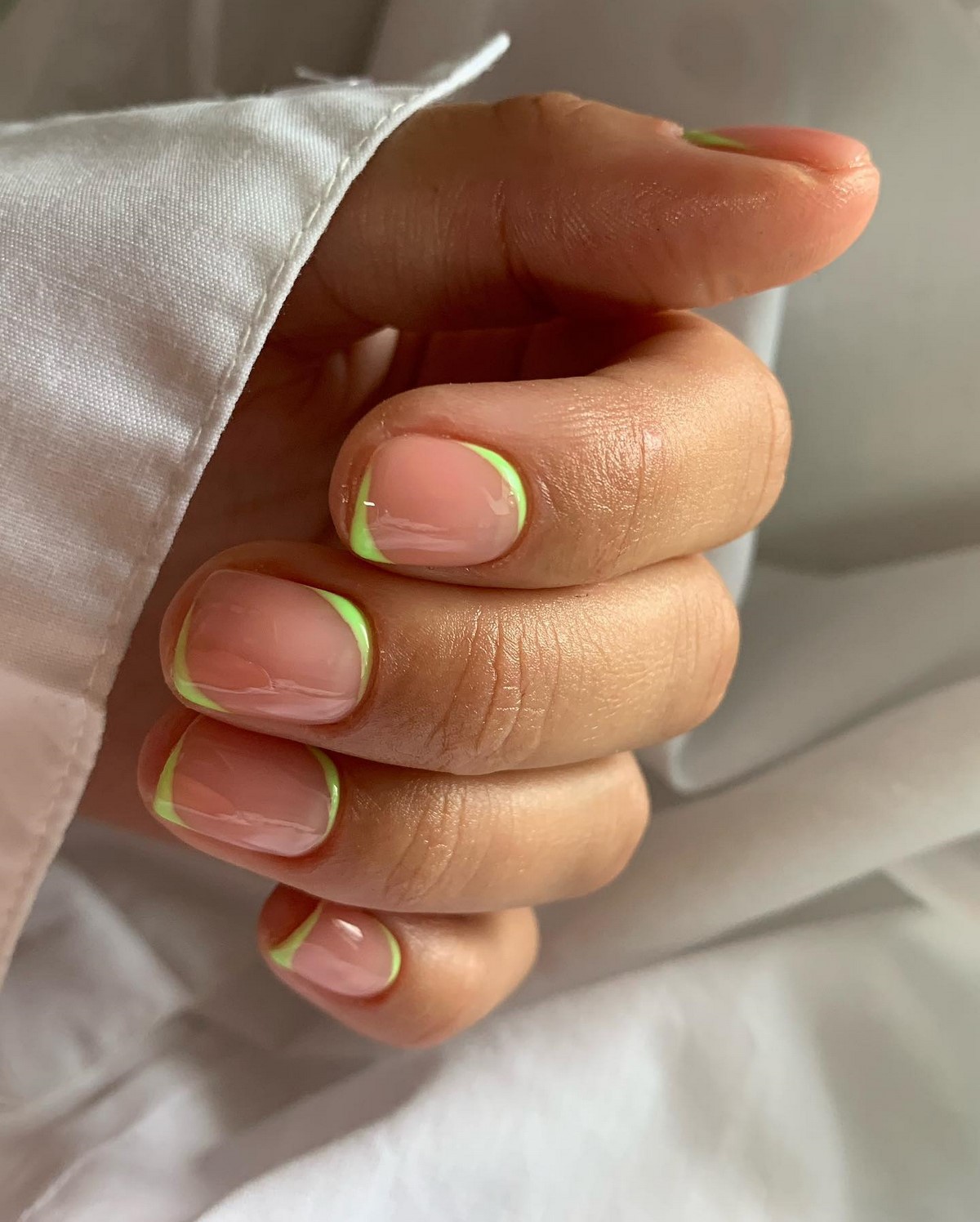 Матча-манікюр 2026: зелений відтінок замість нюду