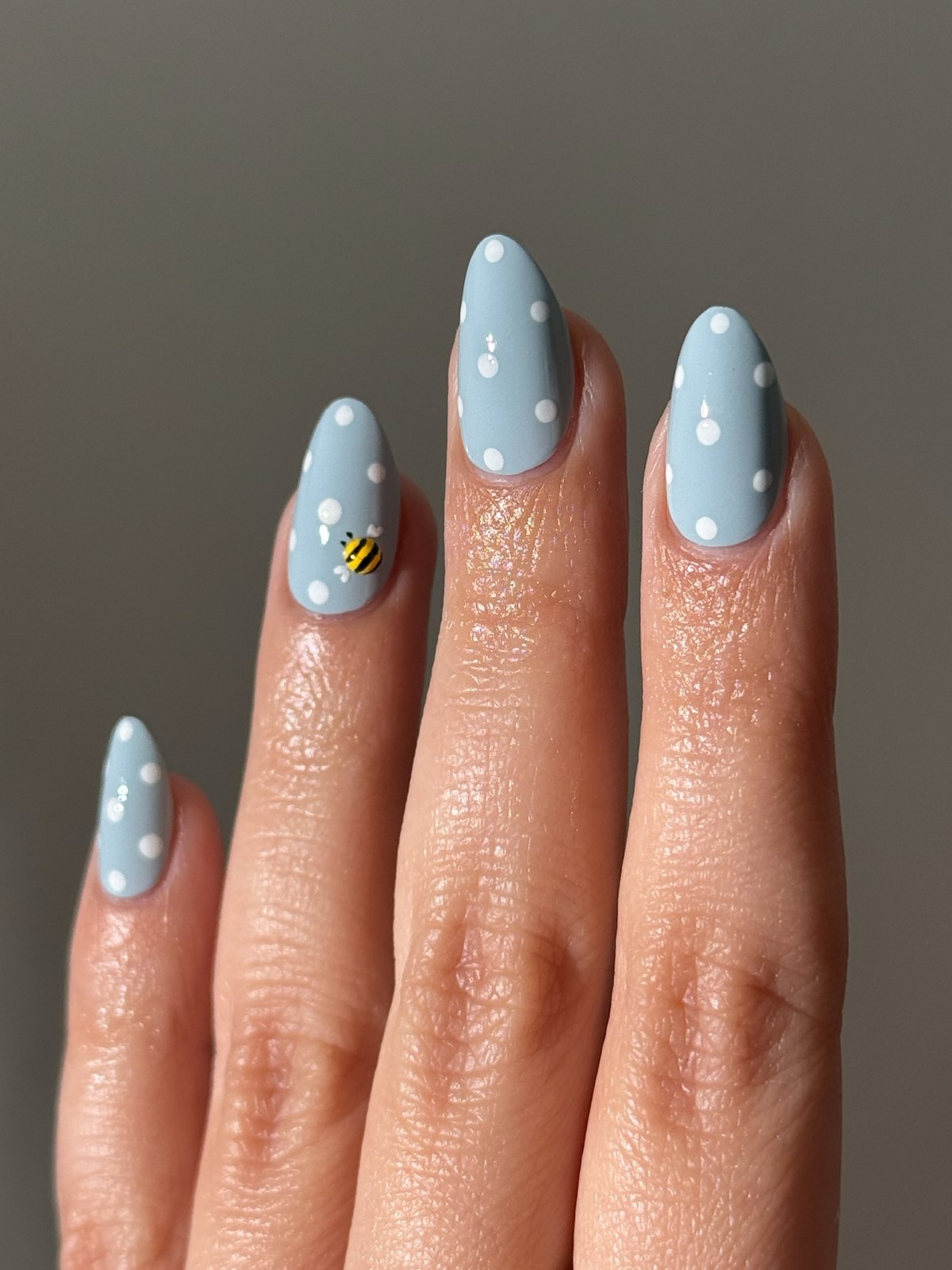 Нюд відходить: які кольори манікюру обирають у 2026 році