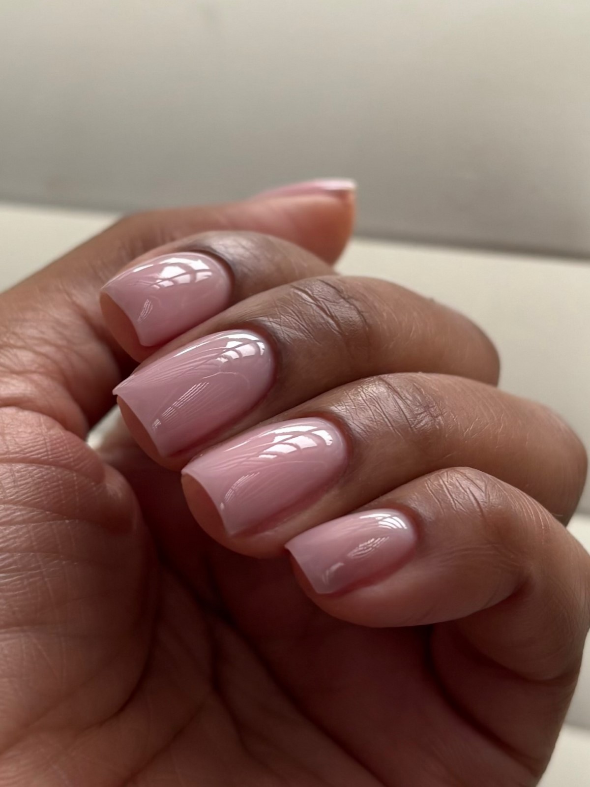 Нюд відходить: які кольори манікюру обирають у 2026 році