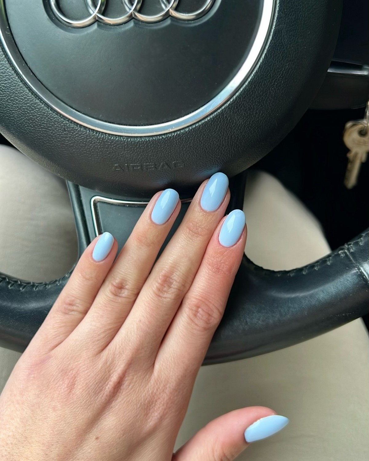 Нюд відходить: які кольори манікюру обирають у 2026 році