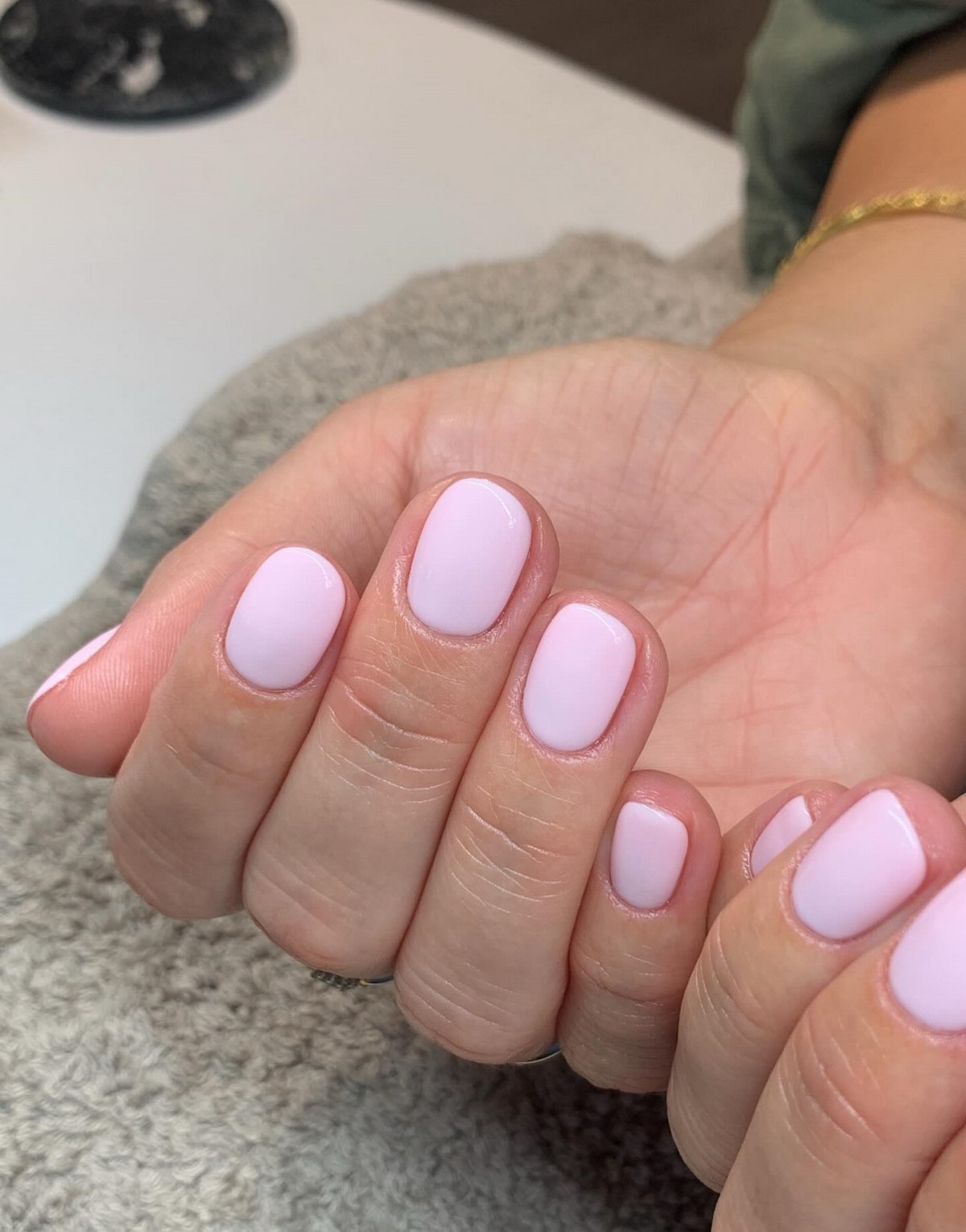 Нюд відходить: які кольори манікюру обирають у 2026 році