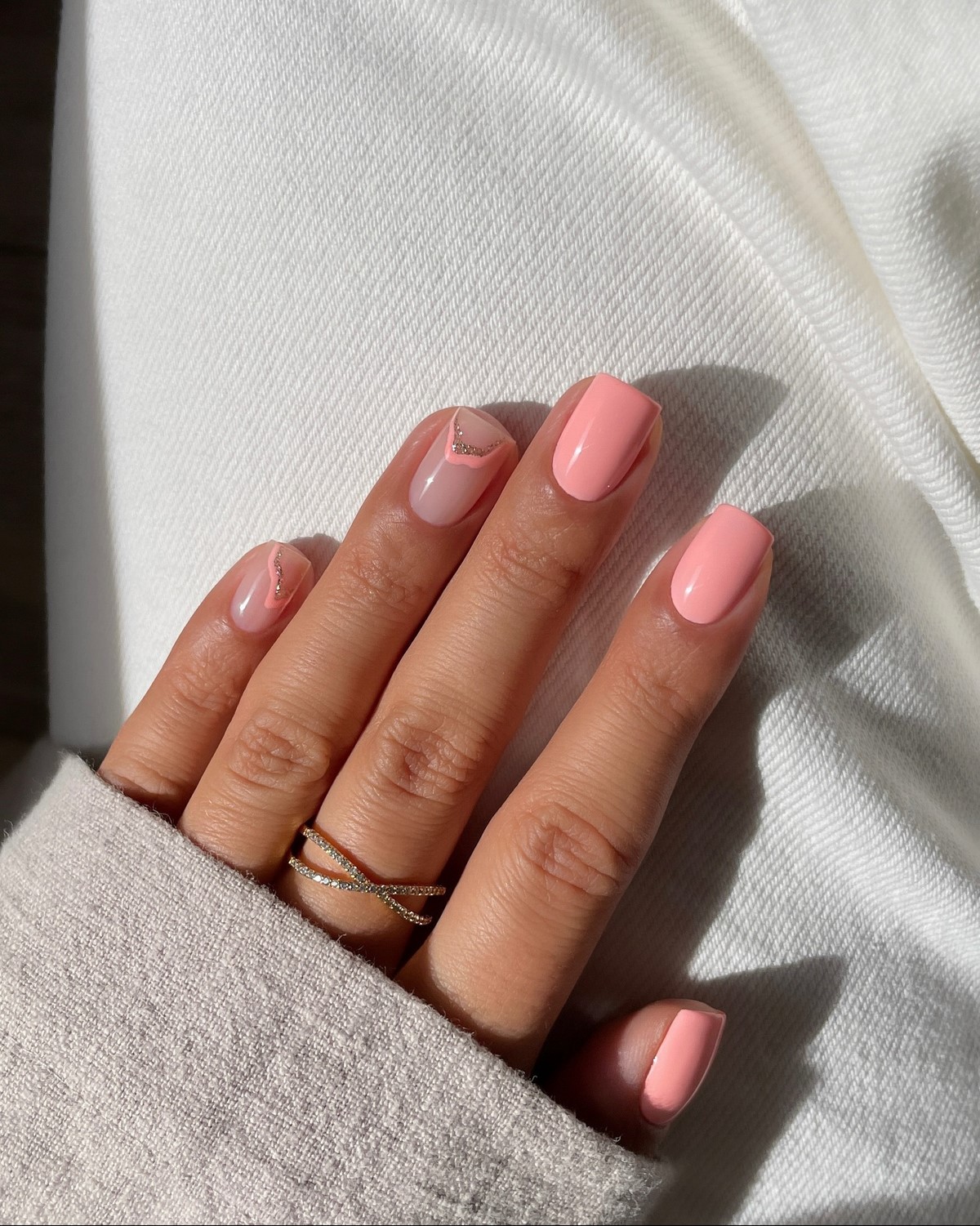 Простий манікюр з акцентом: новий тренд 2026