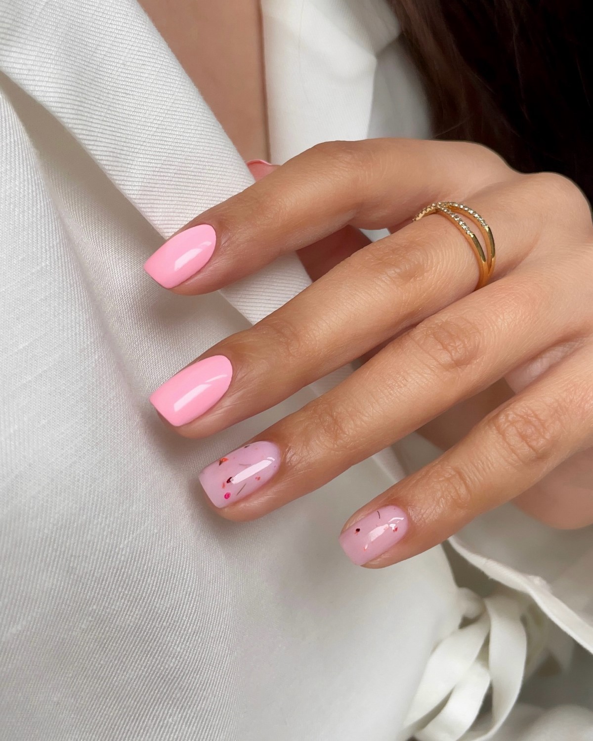 Простий манікюр з акцентом: новий тренд 2026