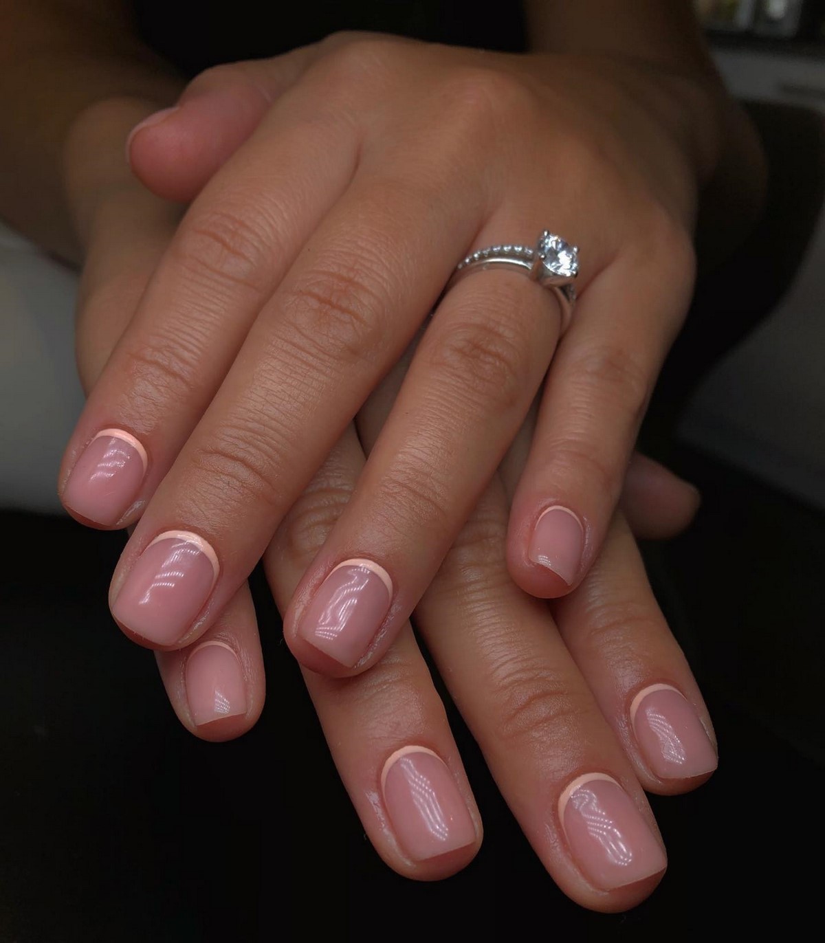 Простий манікюр з акцентом: новий тренд 2026