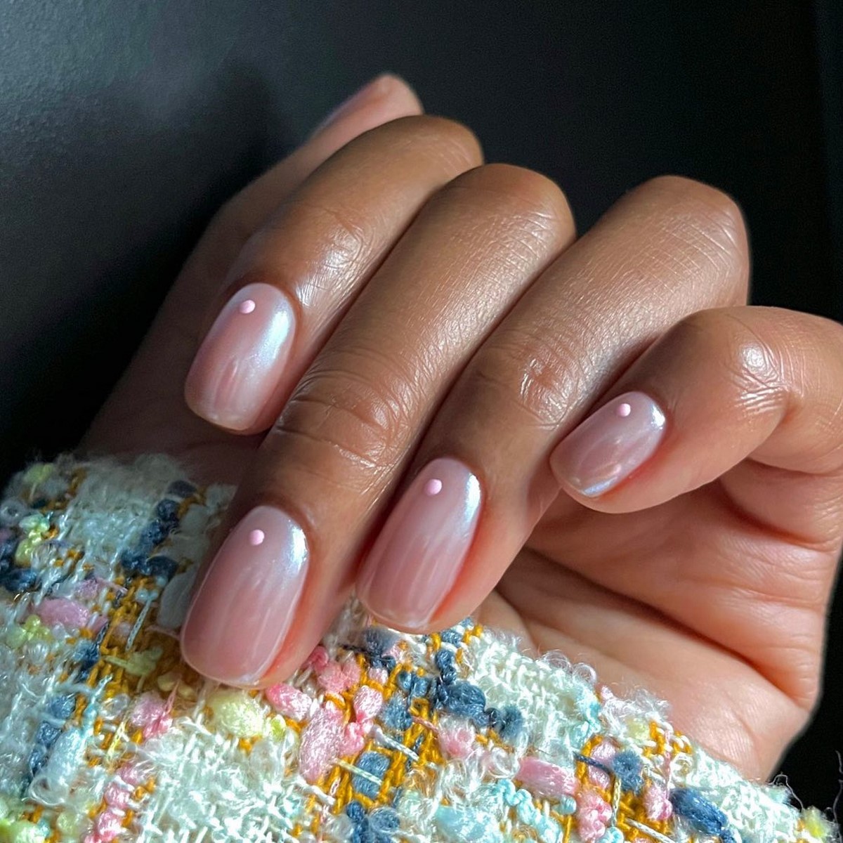 Простий манікюр з акцентом: новий тренд 2026