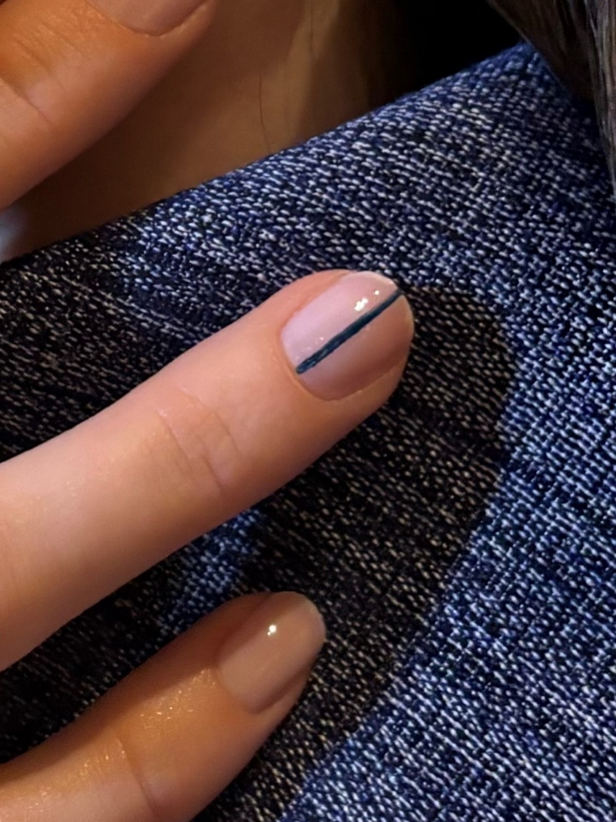 Простий манікюр з акцентом: новий тренд 2026