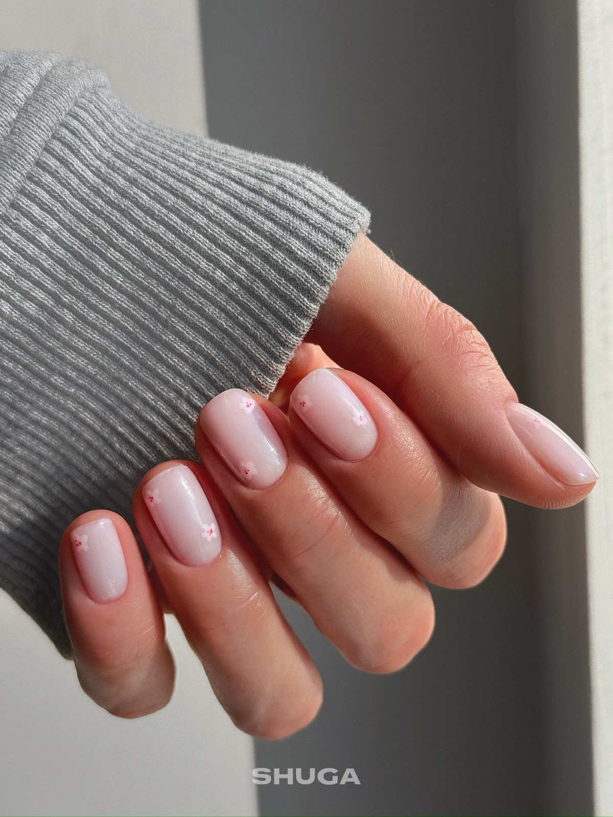 Простий манікюр з акцентом: новий тренд 2026