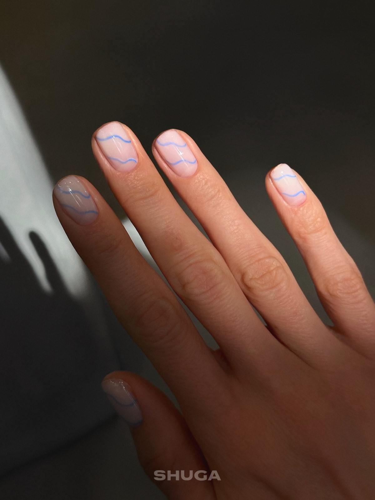 Простий манікюр з акцентом: новий тренд 2026