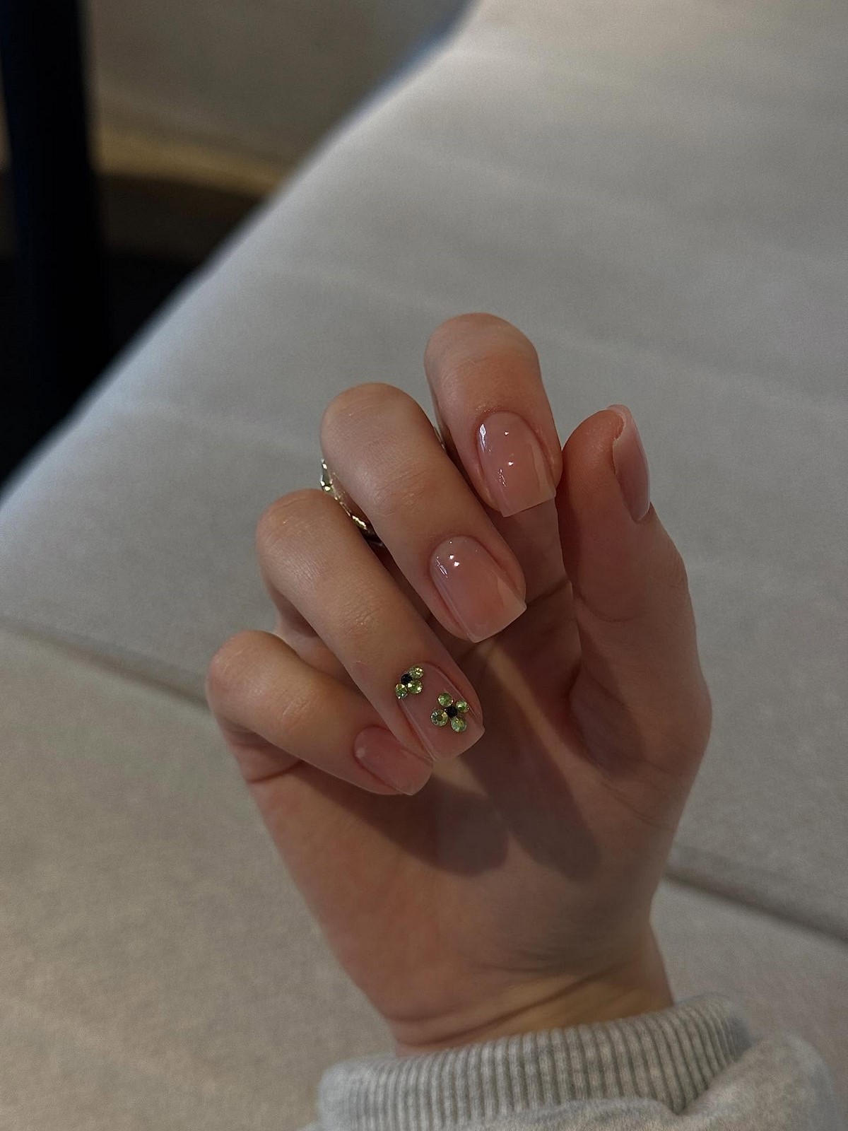 Простий манікюр з акцентом: новий тренд 2026